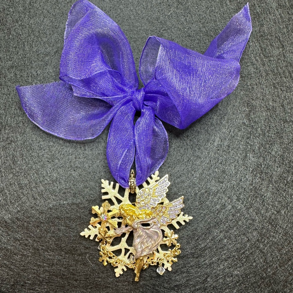 Kirks Foley snowflake angel fairy pin pendant ornament